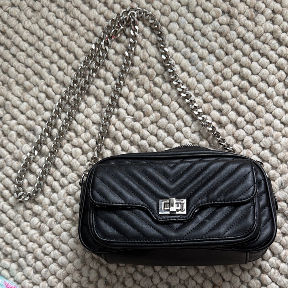 Steve Madden Black Quilted Chain crossbody Bag